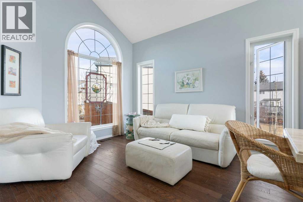 Single Family House for Sale in  Schooner Close NW Scenic Acres Calgary 