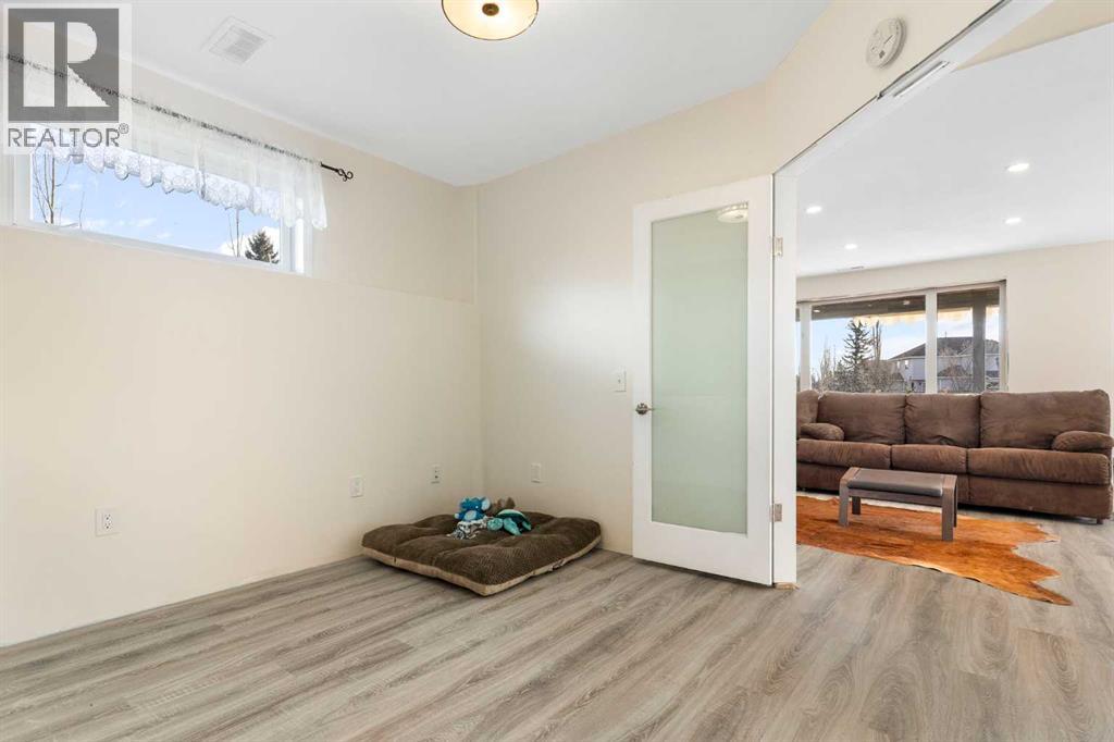 Single Family House for Sale in  Schooner Close NW Scenic Acres Calgary 