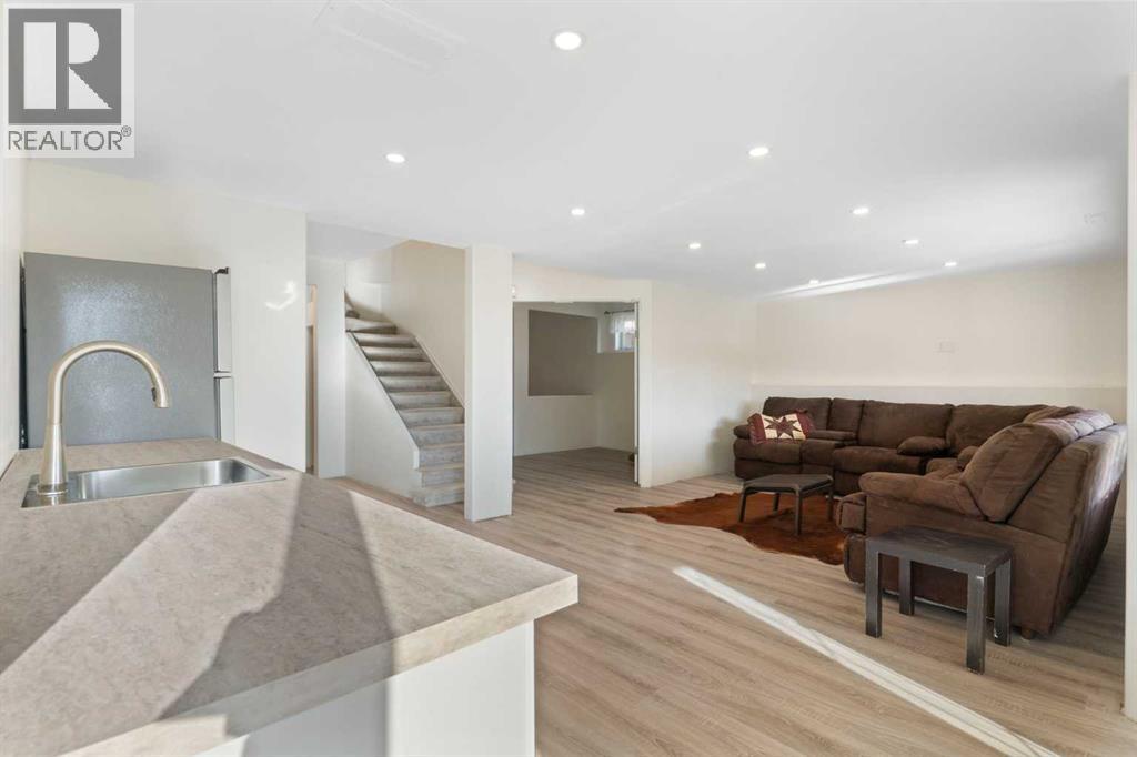 Single Family House for Sale in  Schooner Close NW Scenic Acres Calgary 