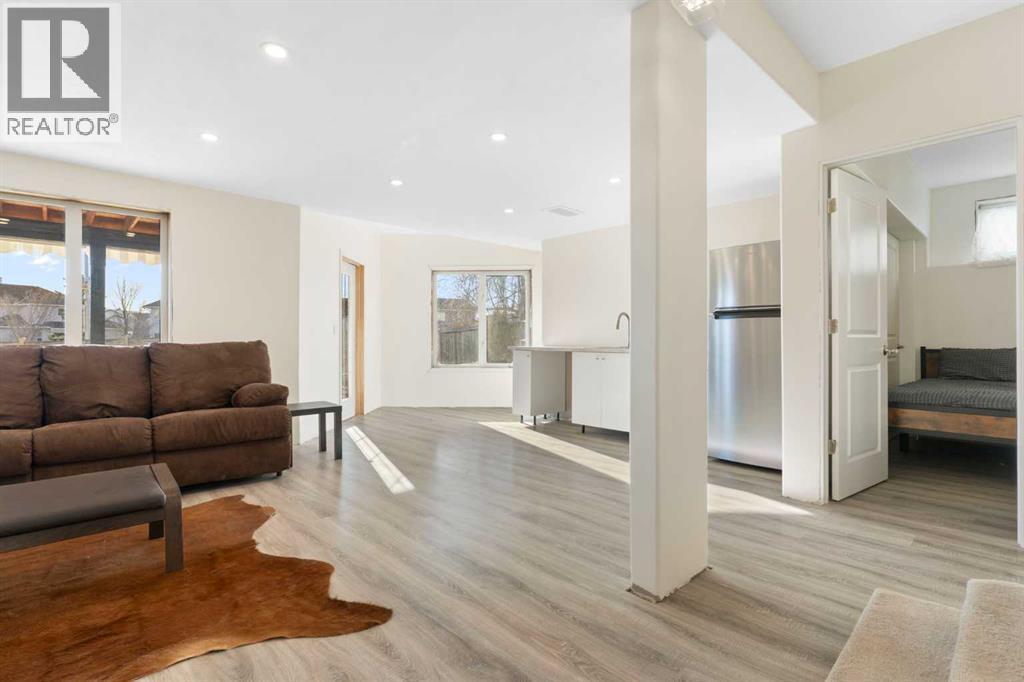 Single Family House for Sale in  Schooner Close NW Scenic Acres Calgary 