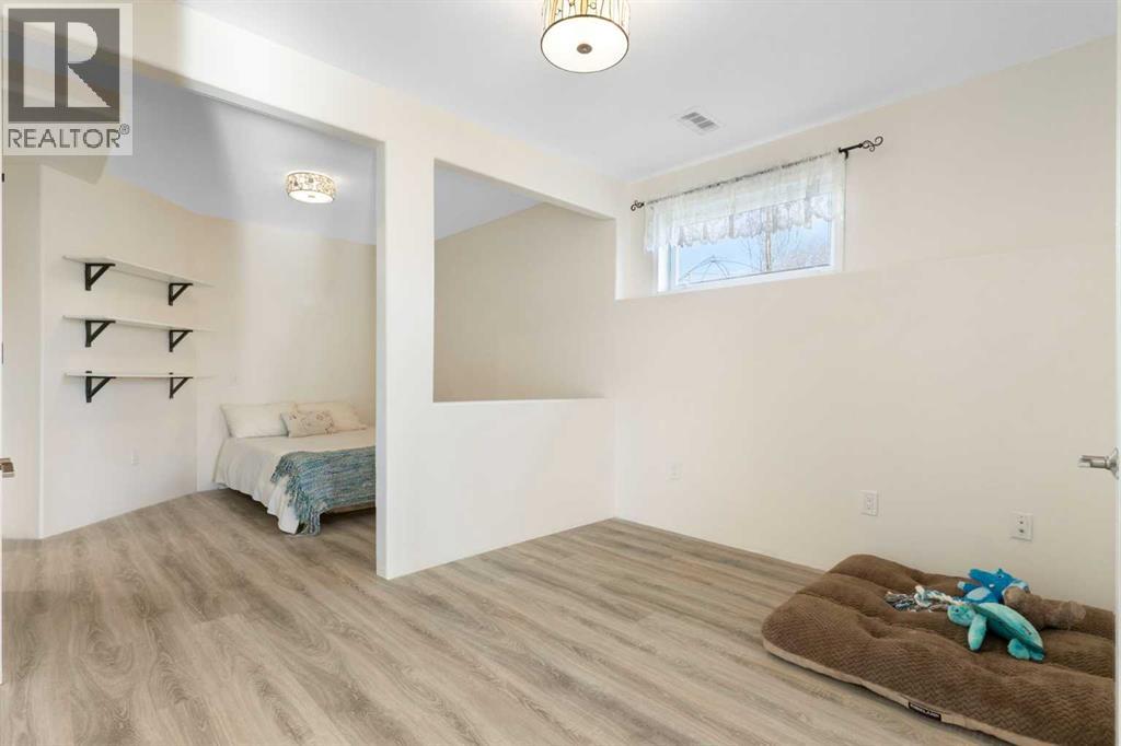 Single Family House for Sale in  Schooner Close NW Scenic Acres Calgary 