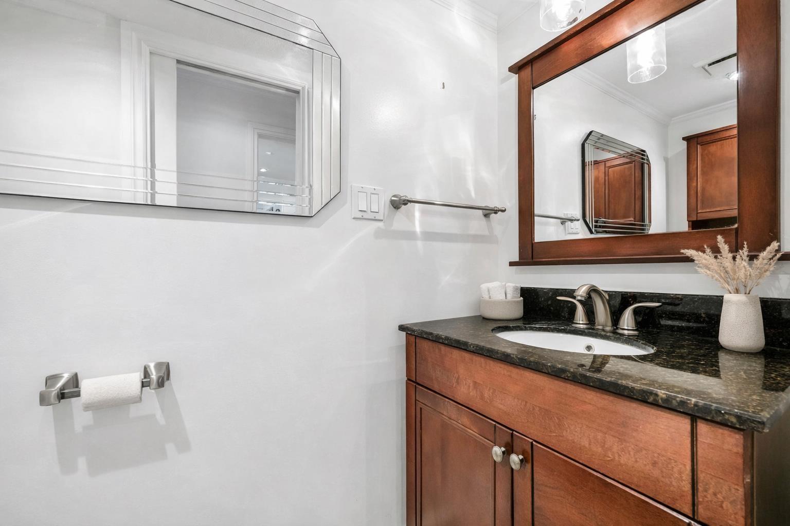 210 1354 WINTER STREET, White Rock