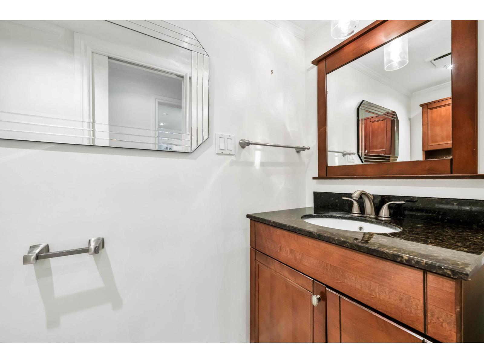 210 1354 WINTER STREET, White Rock