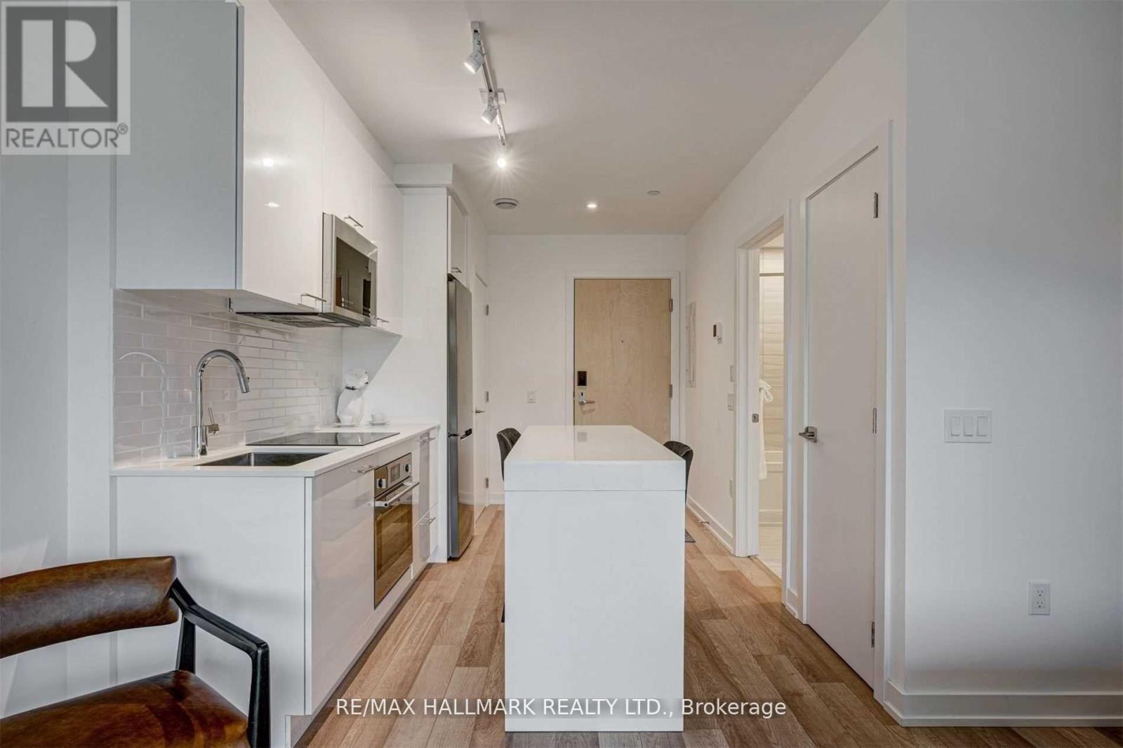 207 - 120 CARRICK TRAIL - Photo 2 of 16, Gravenhurst (Muskoka (S)), Ontario