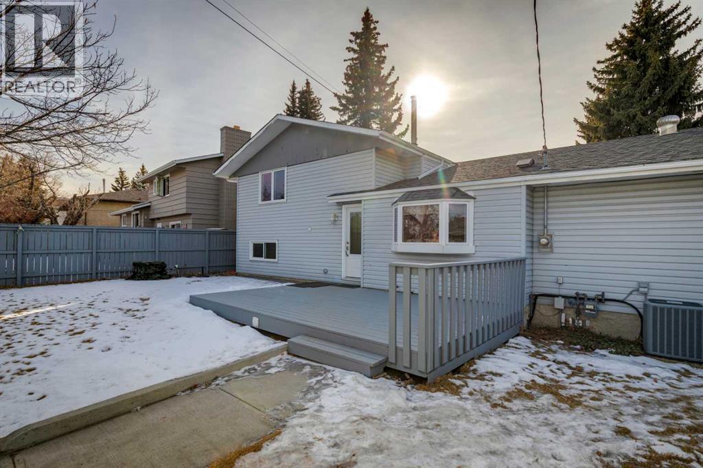 Single Family House 4 Level for Sale in  Lake Adams Crescent SE Lake Bonavista Calgary 