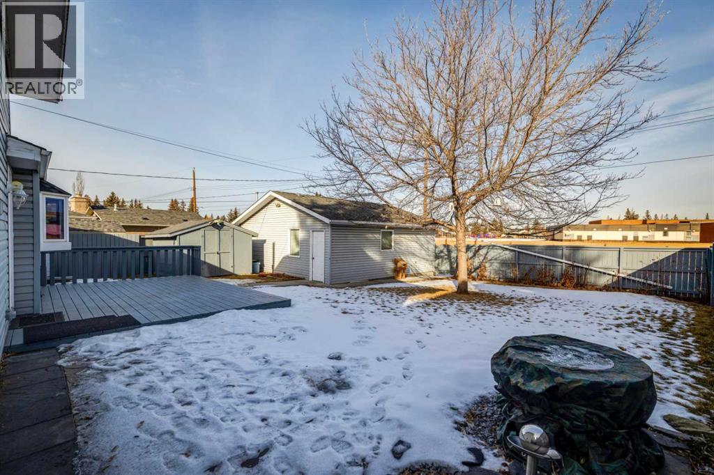 Single Family House 4 Level for Sale in  Lake Adams Crescent SE Lake Bonavista Calgary 