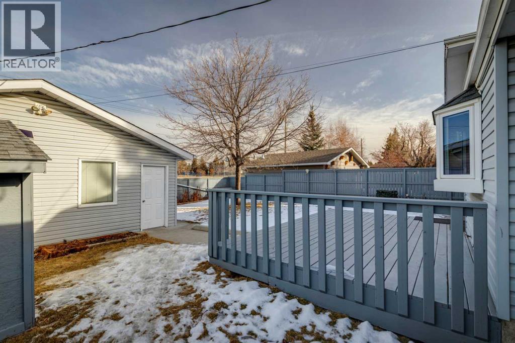 Single Family House 4 Level for Sale in  Lake Adams Crescent SE Lake Bonavista Calgary 