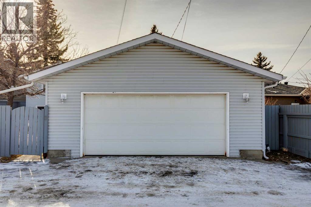 Single Family House 4 Level for Sale in  Lake Adams Crescent SE Lake Bonavista Calgary 