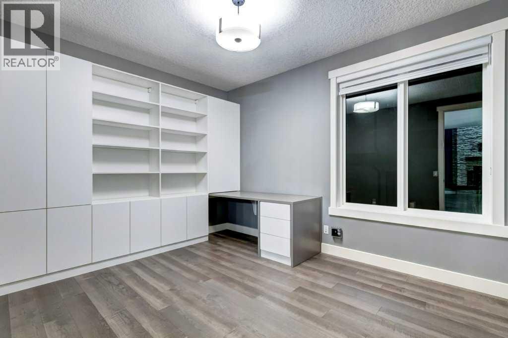 Single Family House for Sale in   Fortress Bay SW Springbank Hill Calgary 