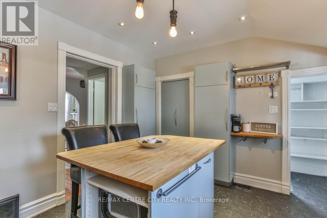 54 WILLIAM STREET - 22