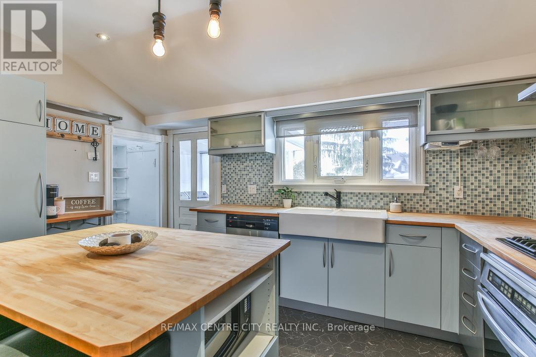 54 WILLIAM STREET - 23