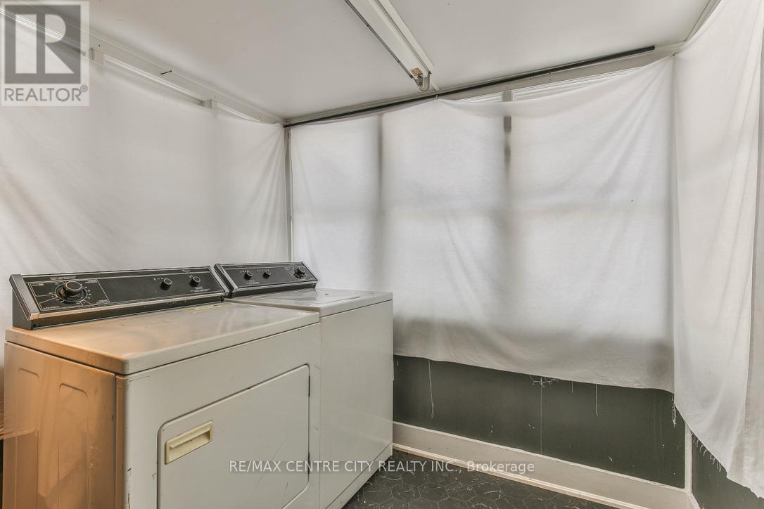 54 WILLIAM STREET - 25