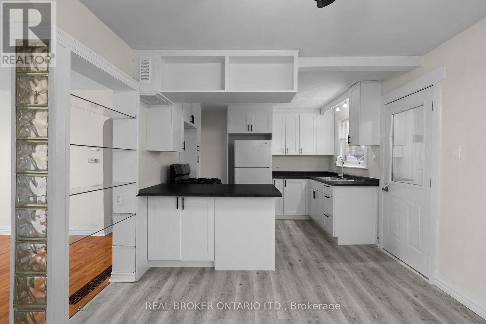 20 ROSE AVENUE - Photo 4 of 27, Orillia, Ontario