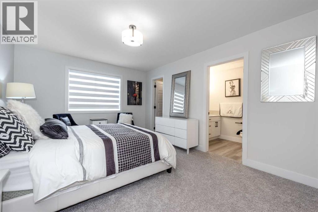 Single Family House for Sale in    Avenue  NW West Hillhurst Calgary 