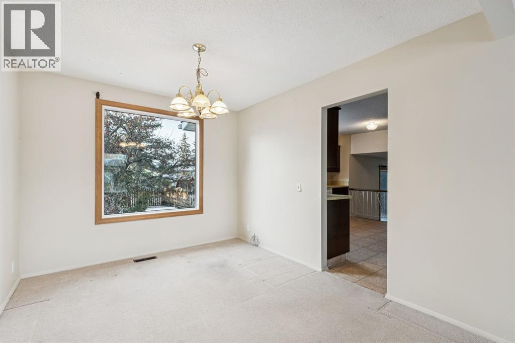 Single Family House for Sale in  Silvercreek Close NW Silver Springs Calgary 