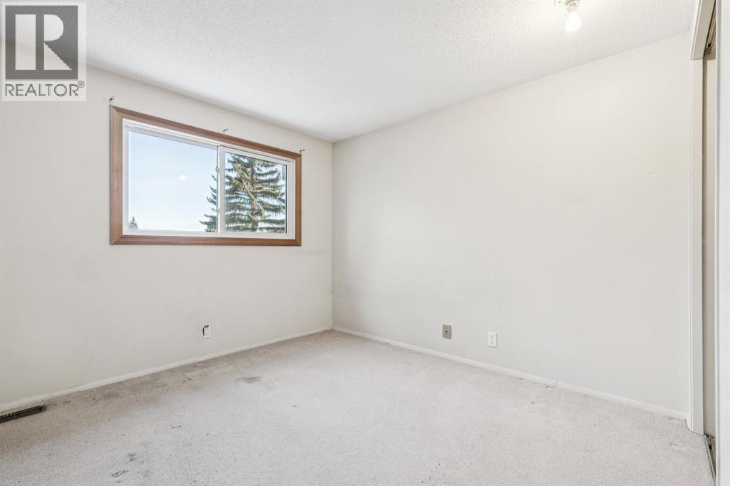 Single Family House for Sale in  Silvercreek Close NW Silver Springs Calgary 