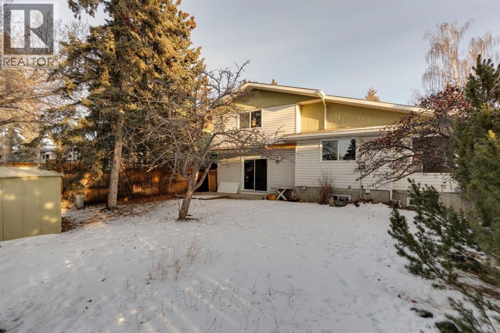 Single Family House for Sale in  Silvercreek Close NW Silver Springs Calgary 