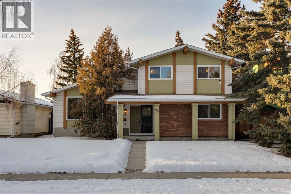 Single Family House for Sale in  Silvercreek Close NW Silver Springs Calgary 
