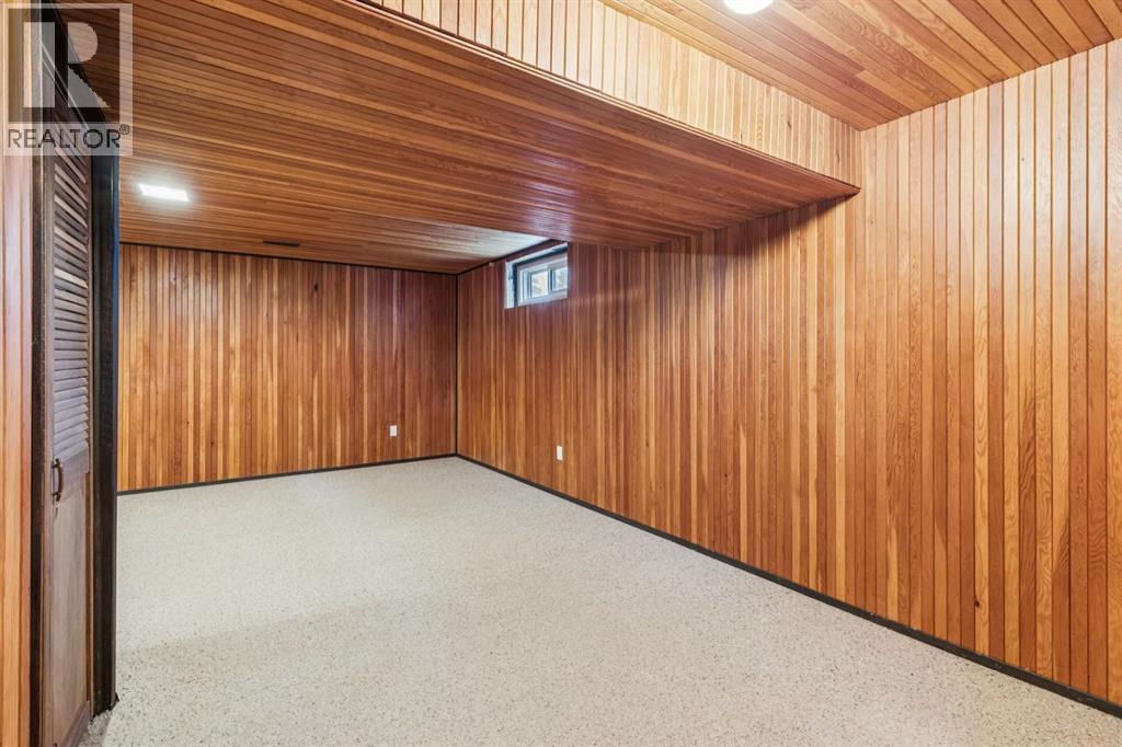 Single Family House for Sale in  Silvercreek Close NW Silver Springs Calgary 