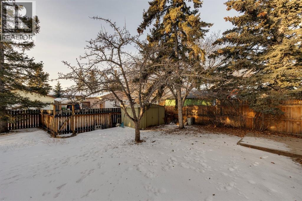 Single Family House for Sale in  Silvercreek Close NW Silver Springs Calgary 