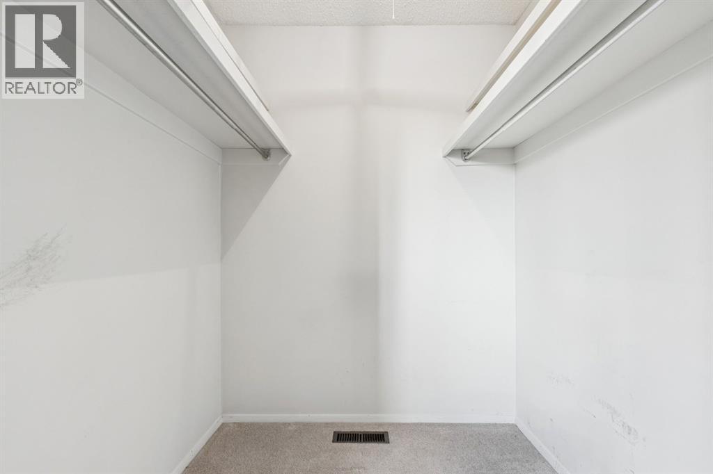 Single Family House for Sale in  Silvercreek Close NW Silver Springs Calgary 