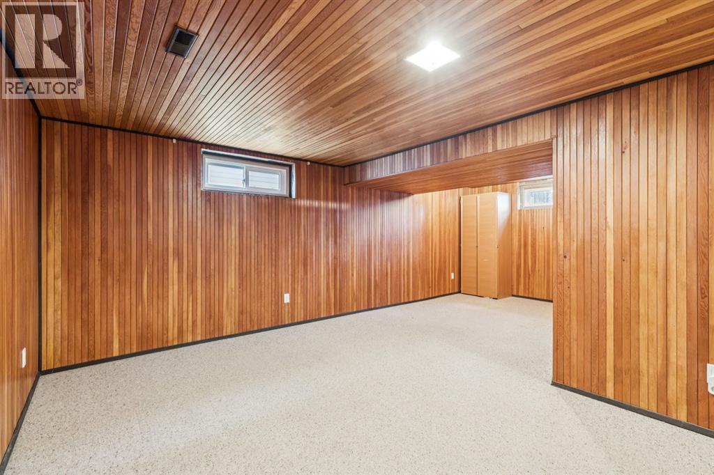 Single Family House for Sale in  Silvercreek Close NW Silver Springs Calgary 