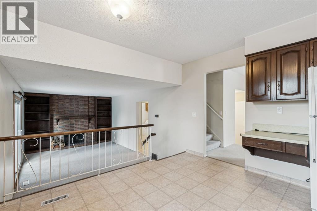 Single Family House for Sale in  Silvercreek Close NW Silver Springs Calgary 