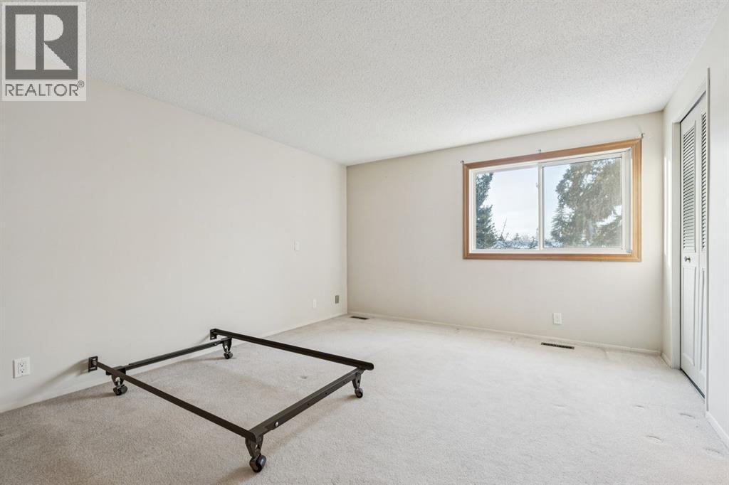 Single Family House for Sale in  Silvercreek Close NW Silver Springs Calgary 