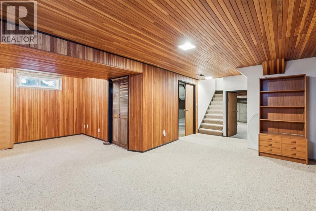 Single Family House for Sale in  Silvercreek Close NW Silver Springs Calgary 