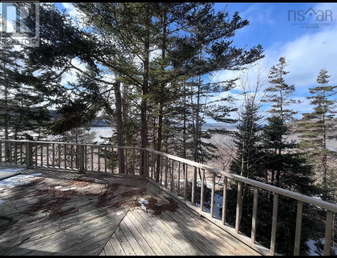 Property 38 of 47 of 222 Old Trunk 1