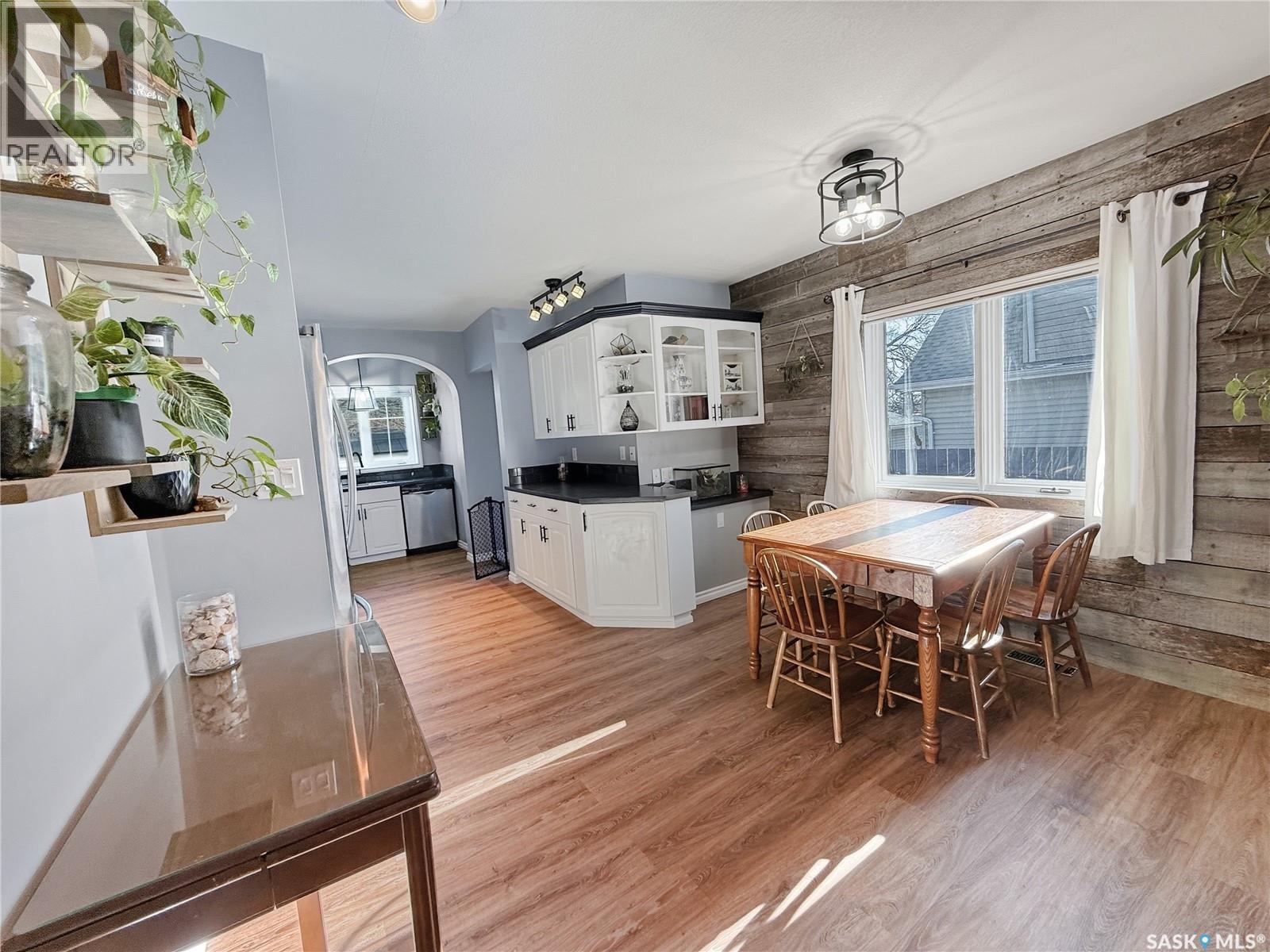 Single Family House Bungalow for Sale in  st AVENUE NE Swift Current 