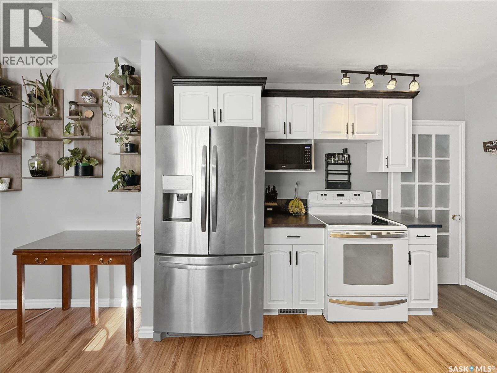 Single Family House Bungalow for Sale in  st AVENUE NE Swift Current 