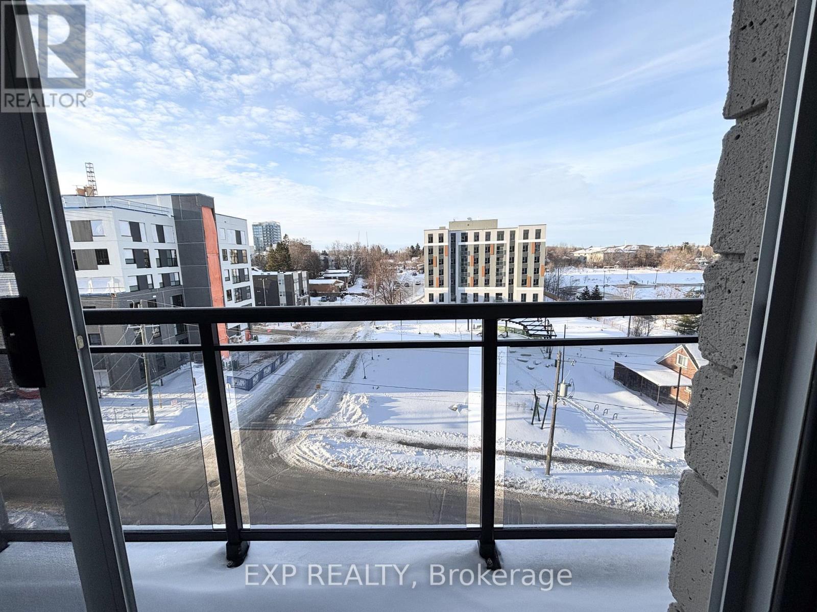 275 Larch Unit F504 photo 5