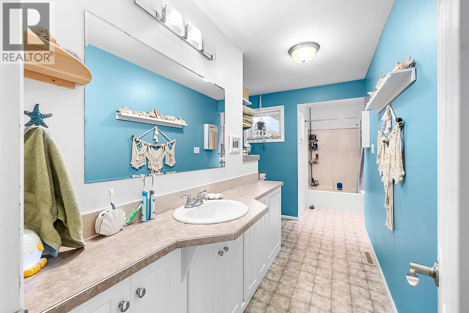 1220 CEDAR Street, Creston