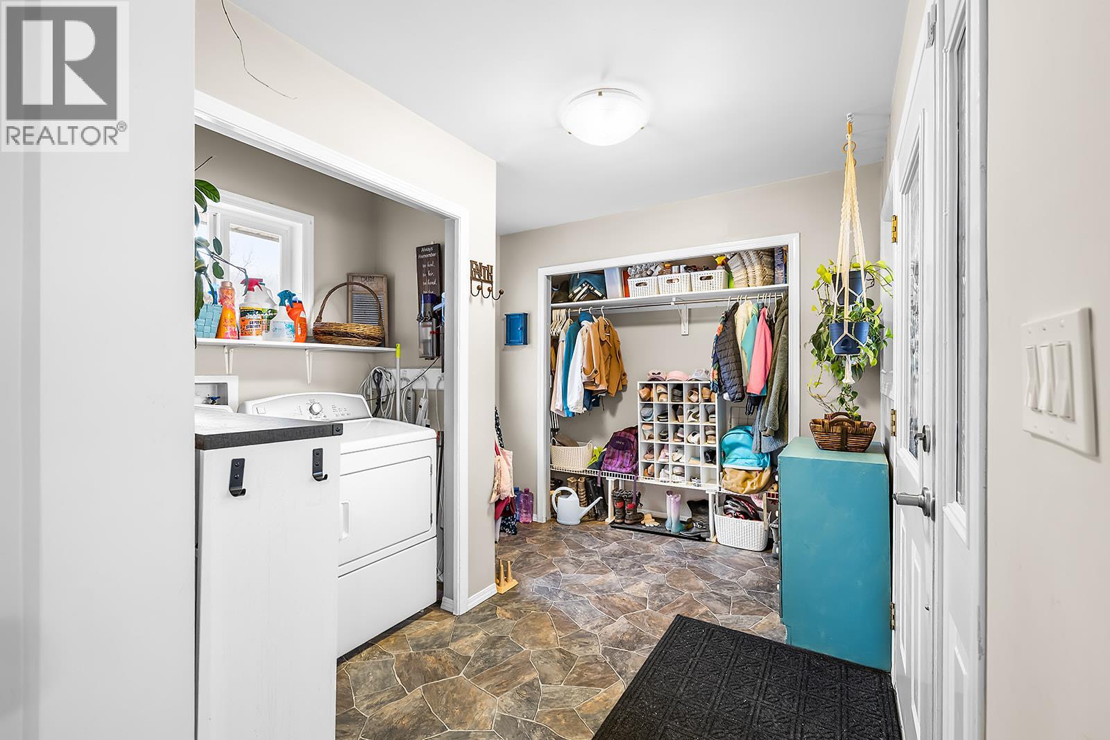 1220 CEDAR Street, Creston