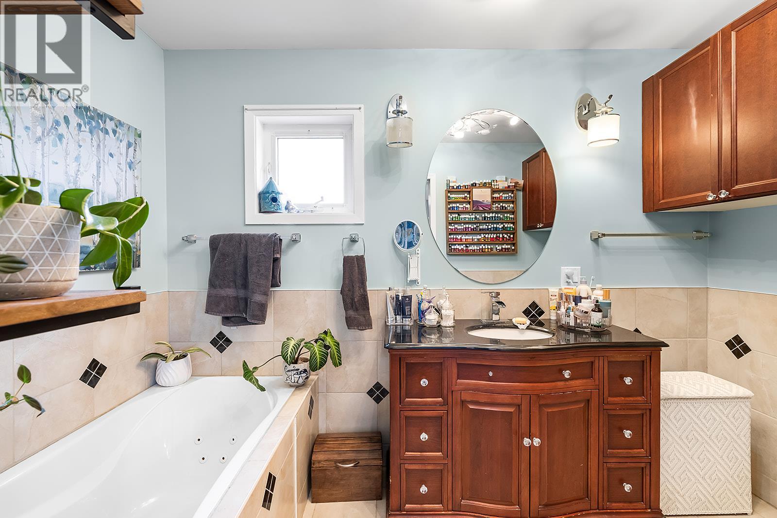 1220 CEDAR Street, Creston