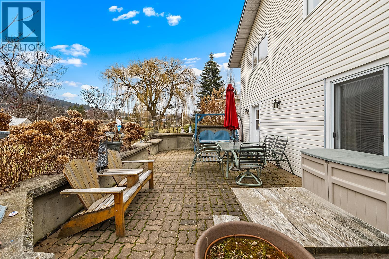 1220 CEDAR Street, Creston