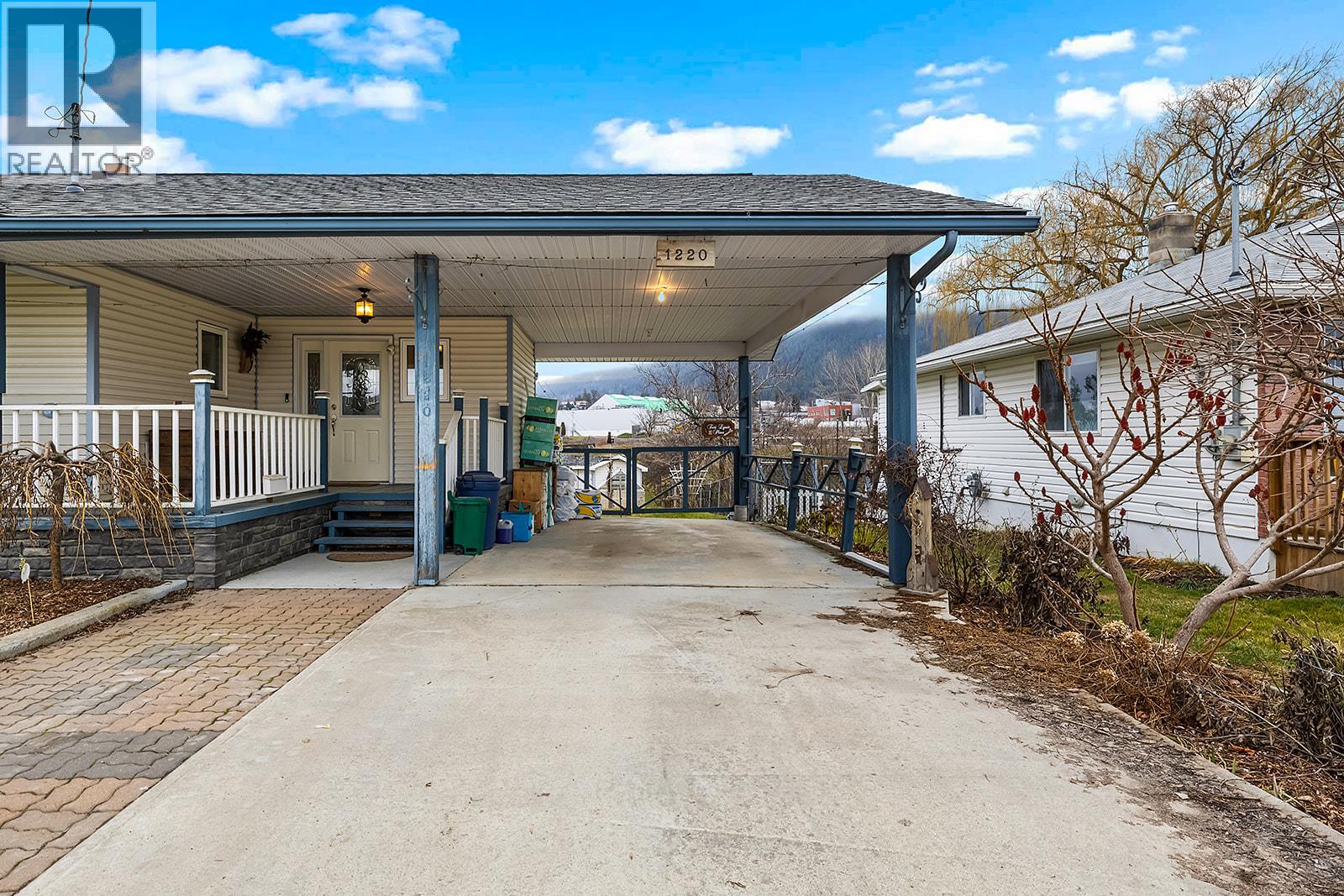 1220 CEDAR Street, Creston