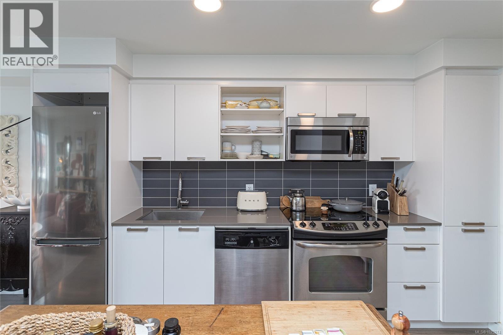 403 528 Pandora Avenue, Victoria