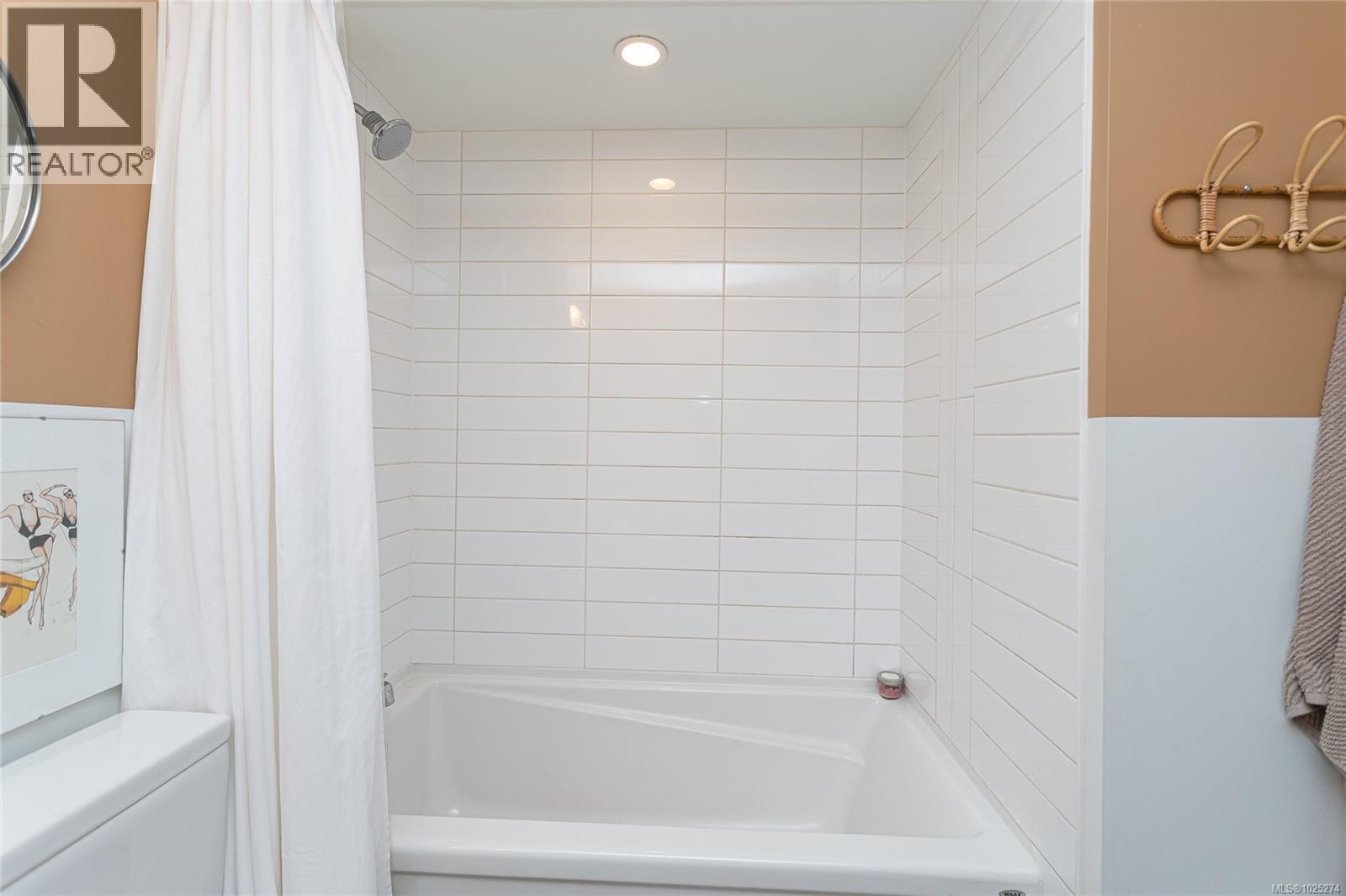 403 528 Pandora Avenue, Victoria