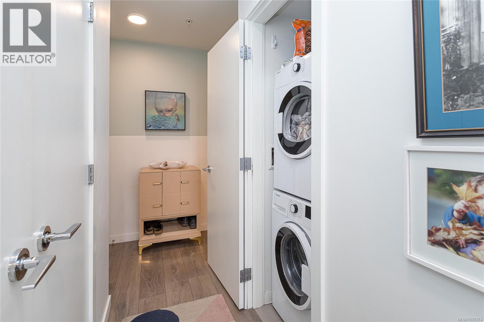 403 528 Pandora Avenue, Victoria