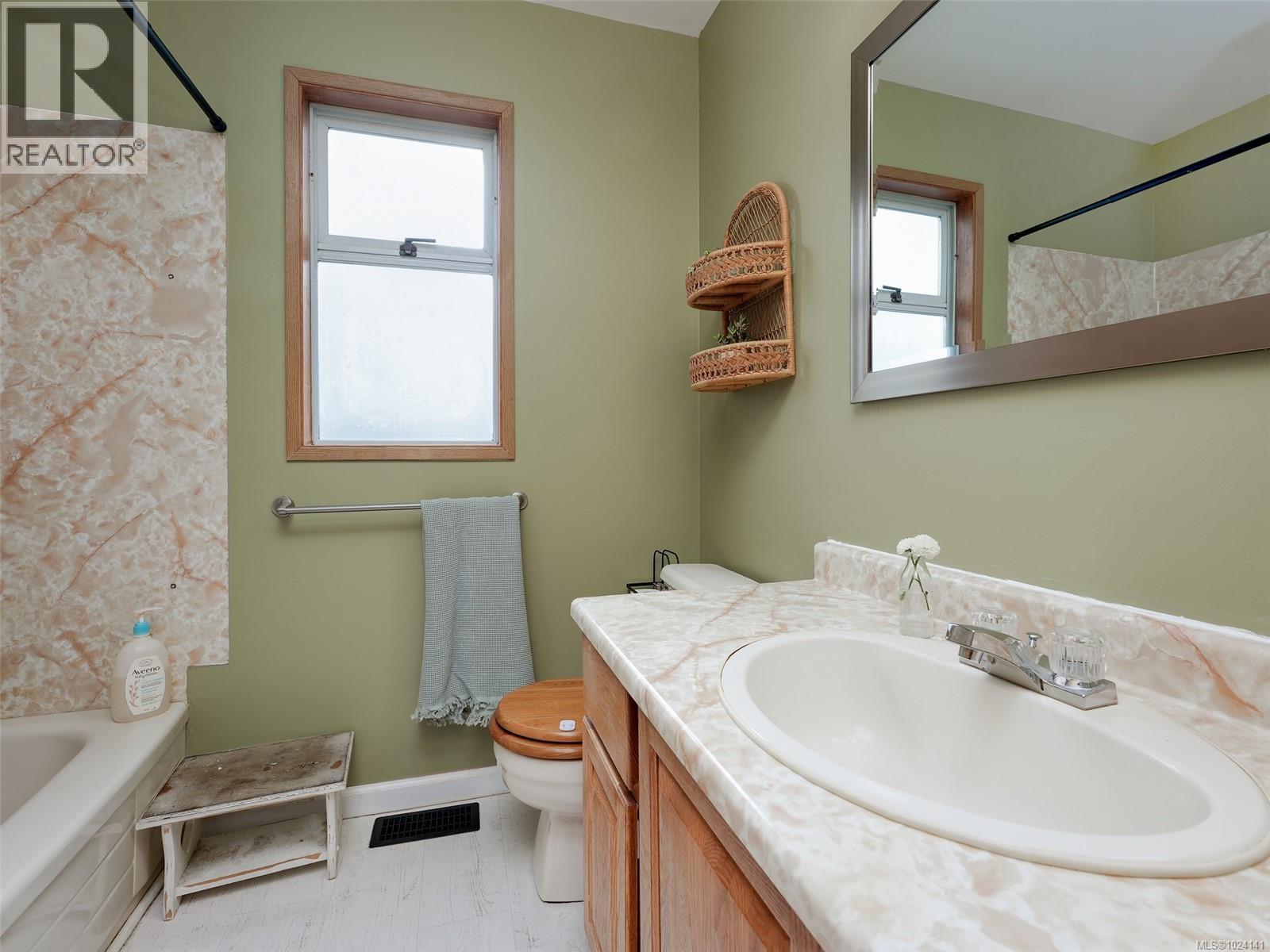  560 Atkins Avenue, Langford