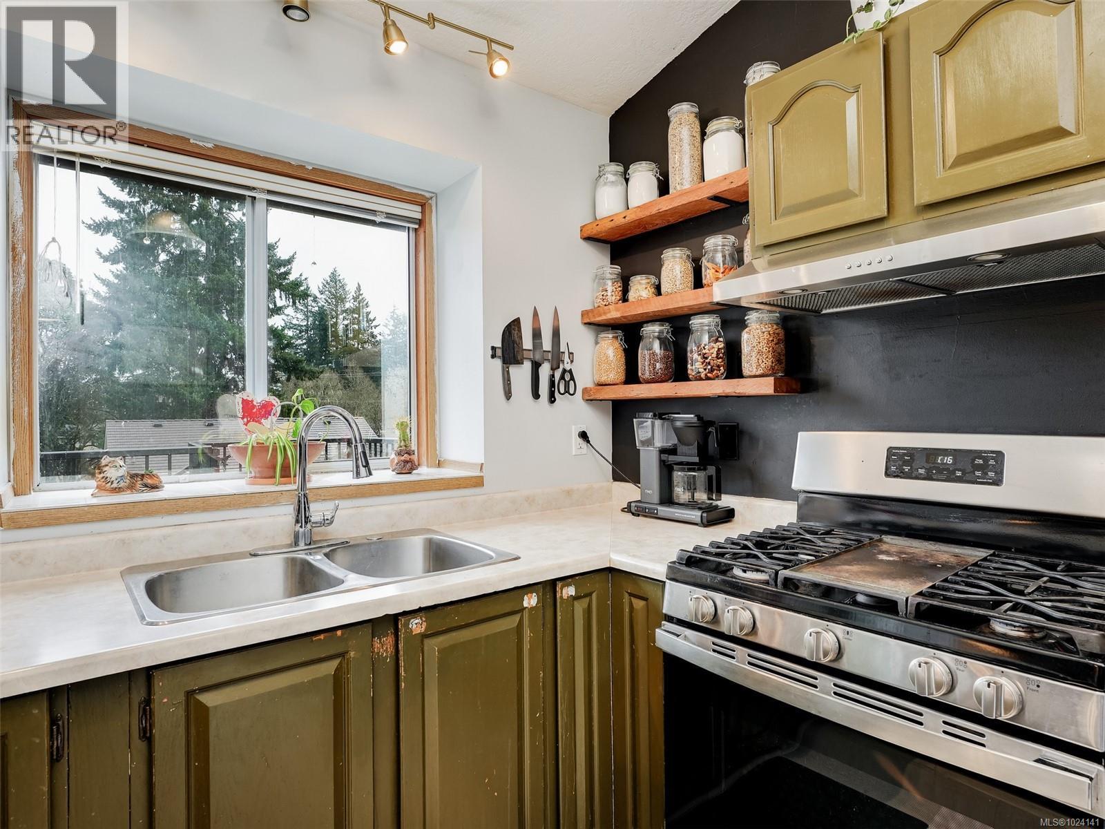  560 Atkins Avenue, Langford