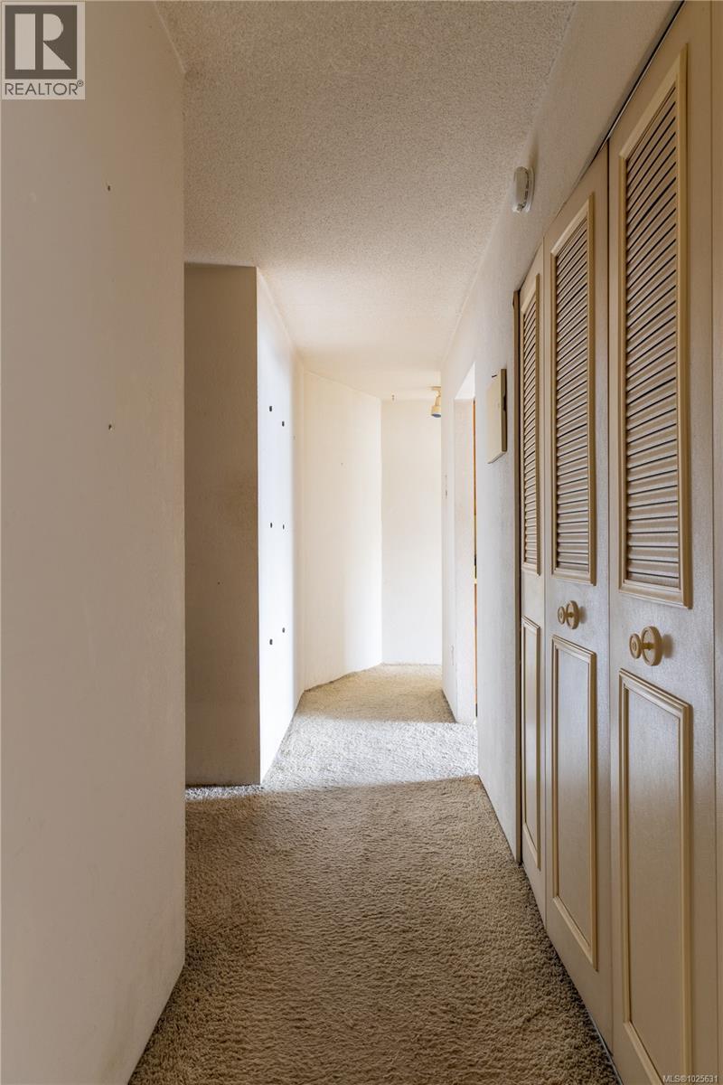 203 1009 McKenzie Avenue, Saanich