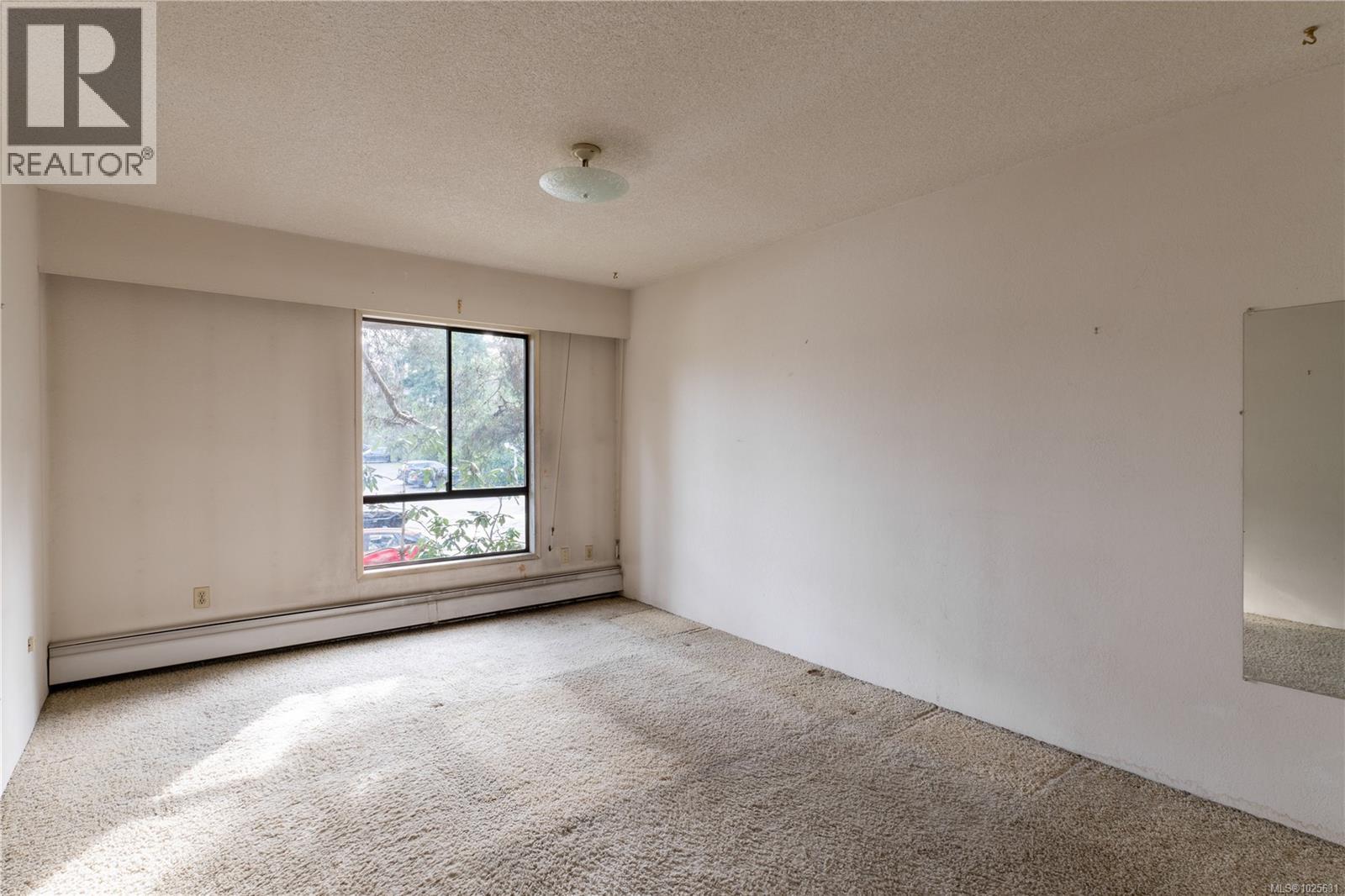 203 1009 McKenzie Avenue, Saanich