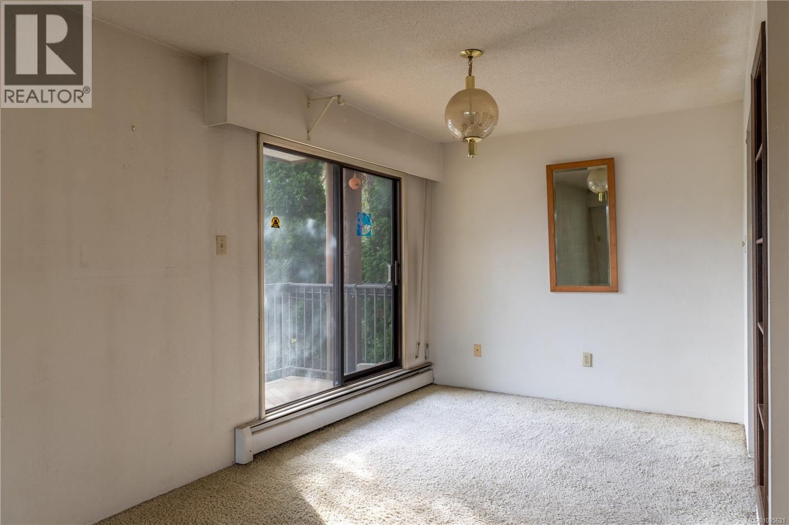 203 1009 McKenzie Avenue, Saanich