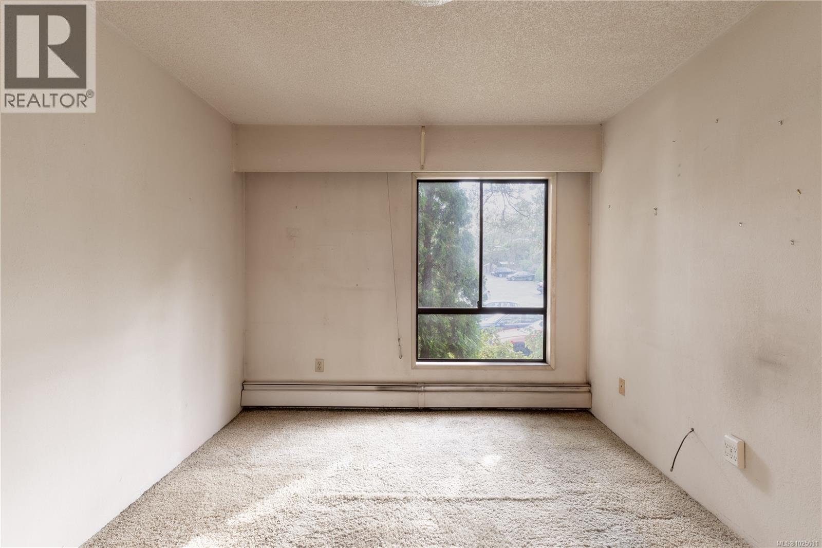 203 1009 McKenzie Avenue, Saanich