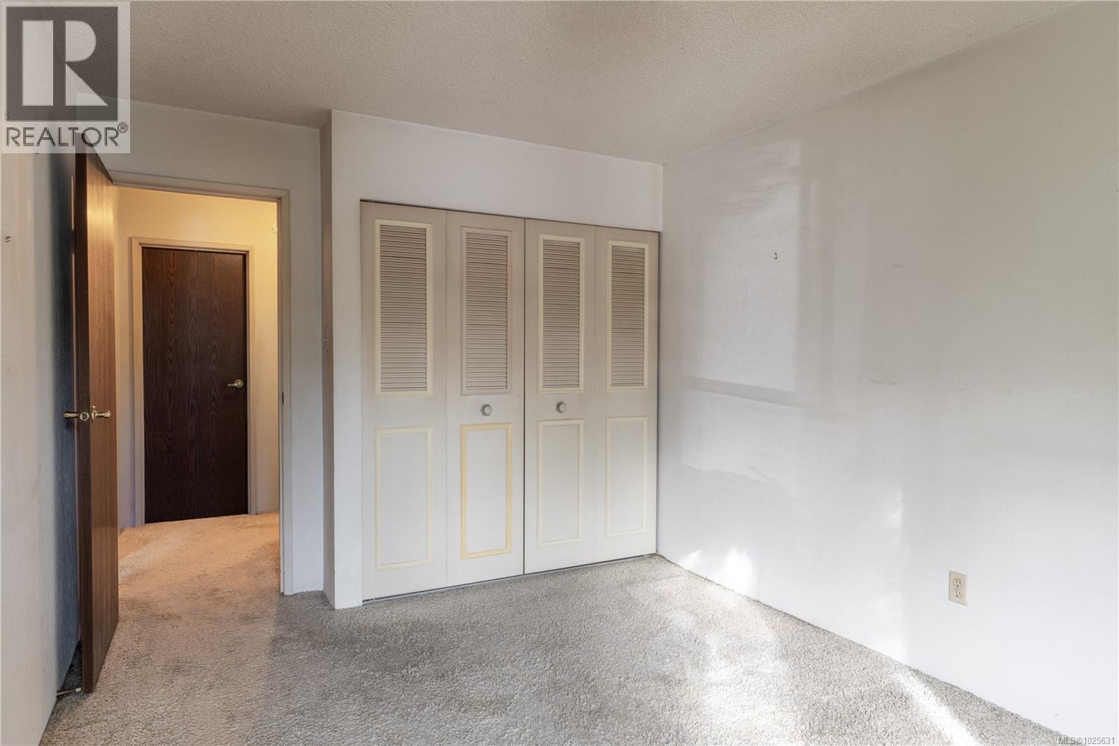 203 1009 McKenzie Avenue, Saanich