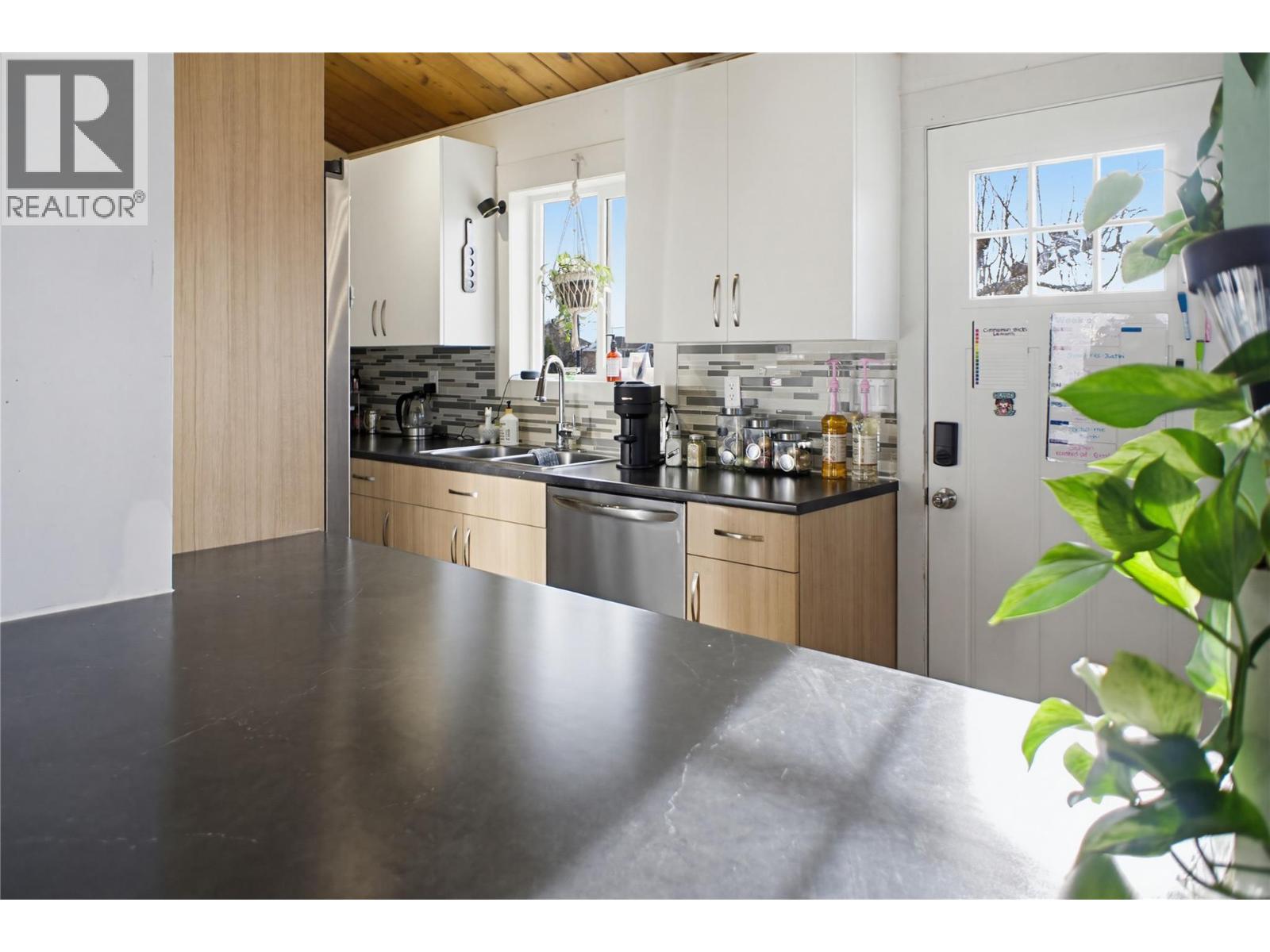 1271 KIMBERLEY CRESCENT - 4