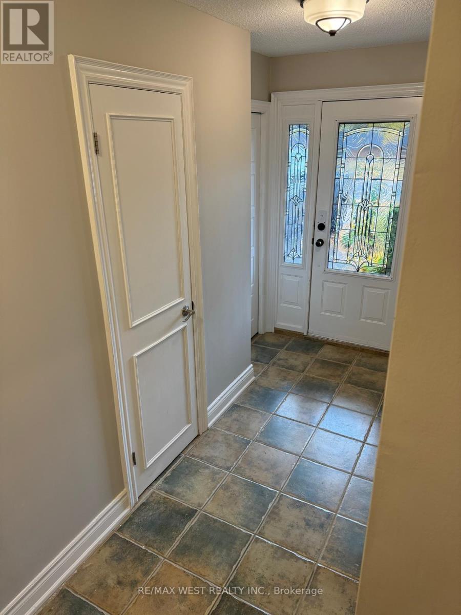 43 CLOVER AVENUE - Photo 3 of 22, Barrie (Allandale Heights), Ontario